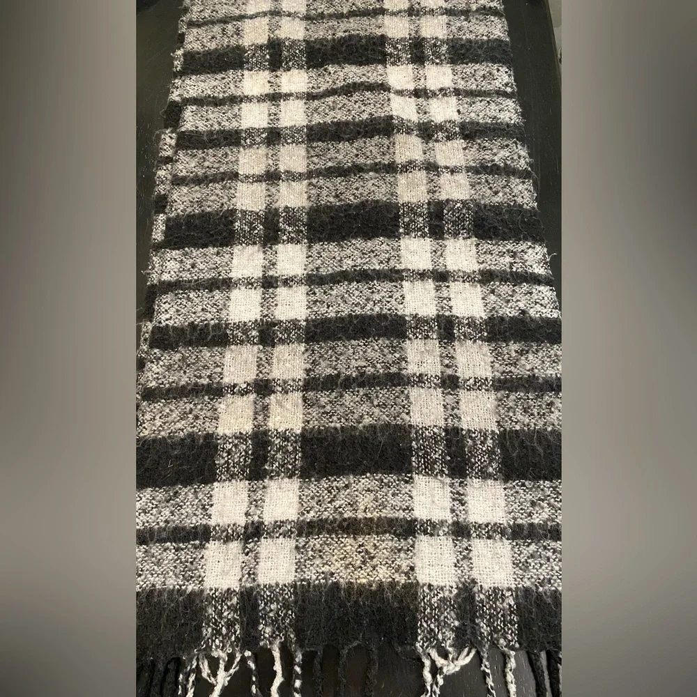 Cozy‎ Black and White Soft Acrylic Plaid Winter Scarf I